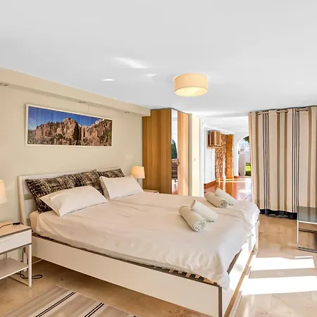 בית נופש Luxurious Costa Del Sol פואנגירולה