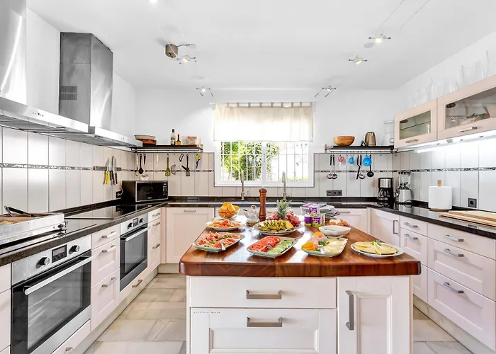 Luxurious Costa Del Sol * פואנגירולה